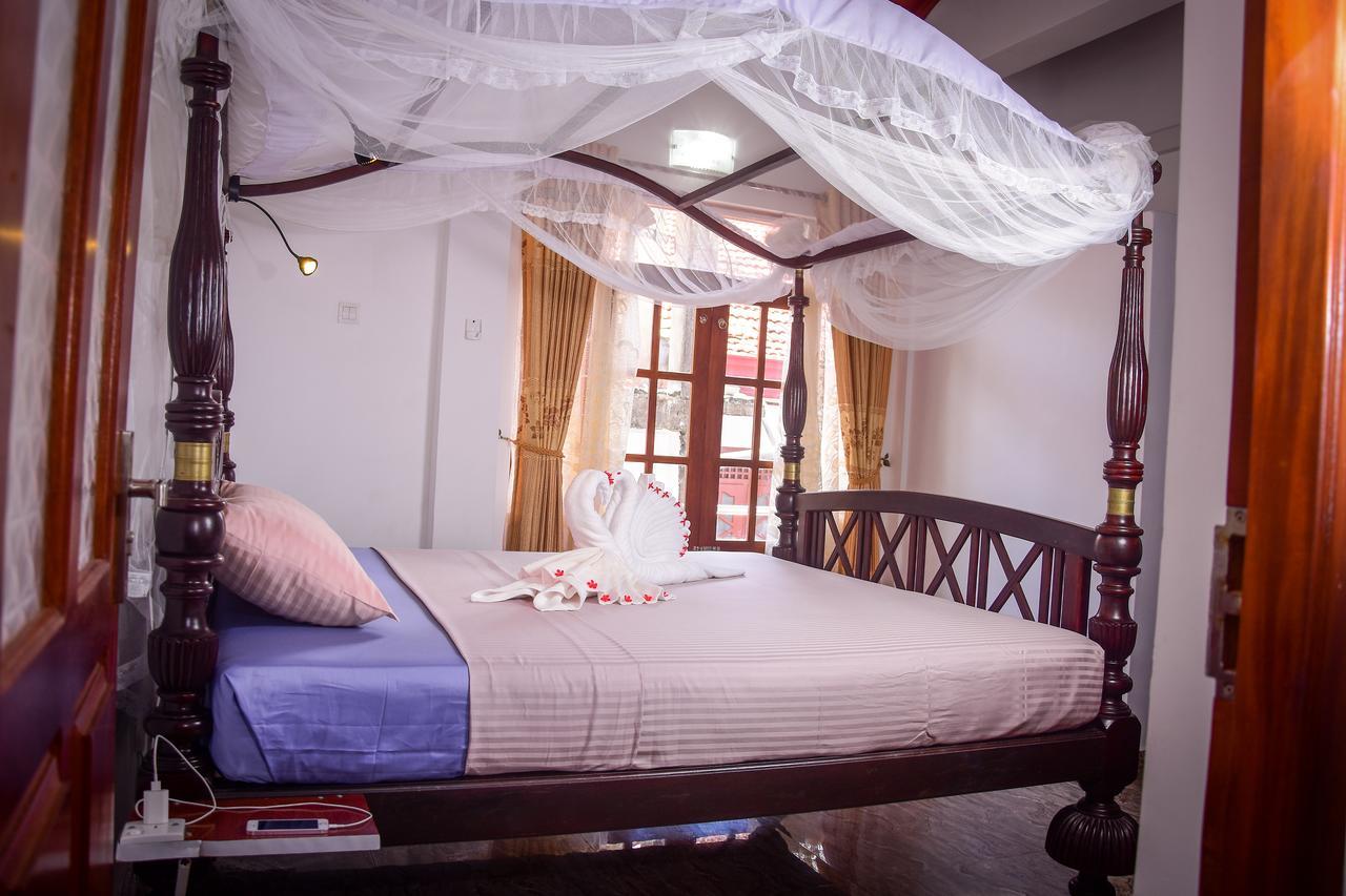 Channa Villa & Tours Bentota Buitenkant foto