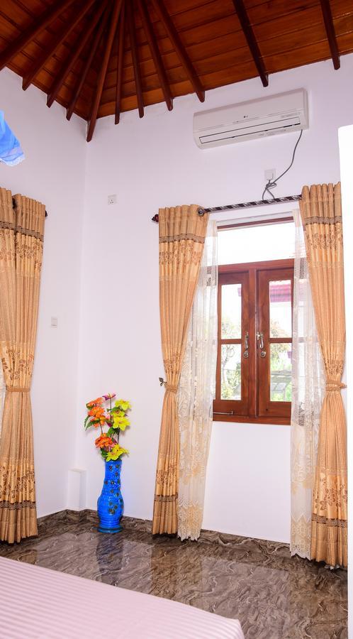 Channa Villa & Tours Bentota Buitenkant foto