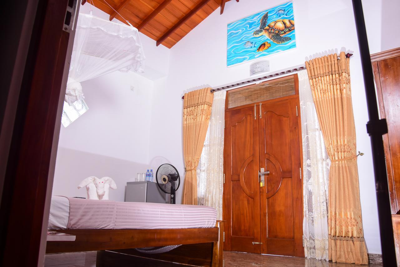 Channa Villa & Tours Bentota Buitenkant foto