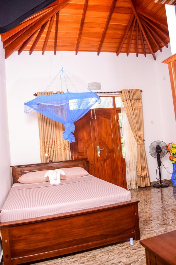 Channa Villa & Tours Bentota Buitenkant foto