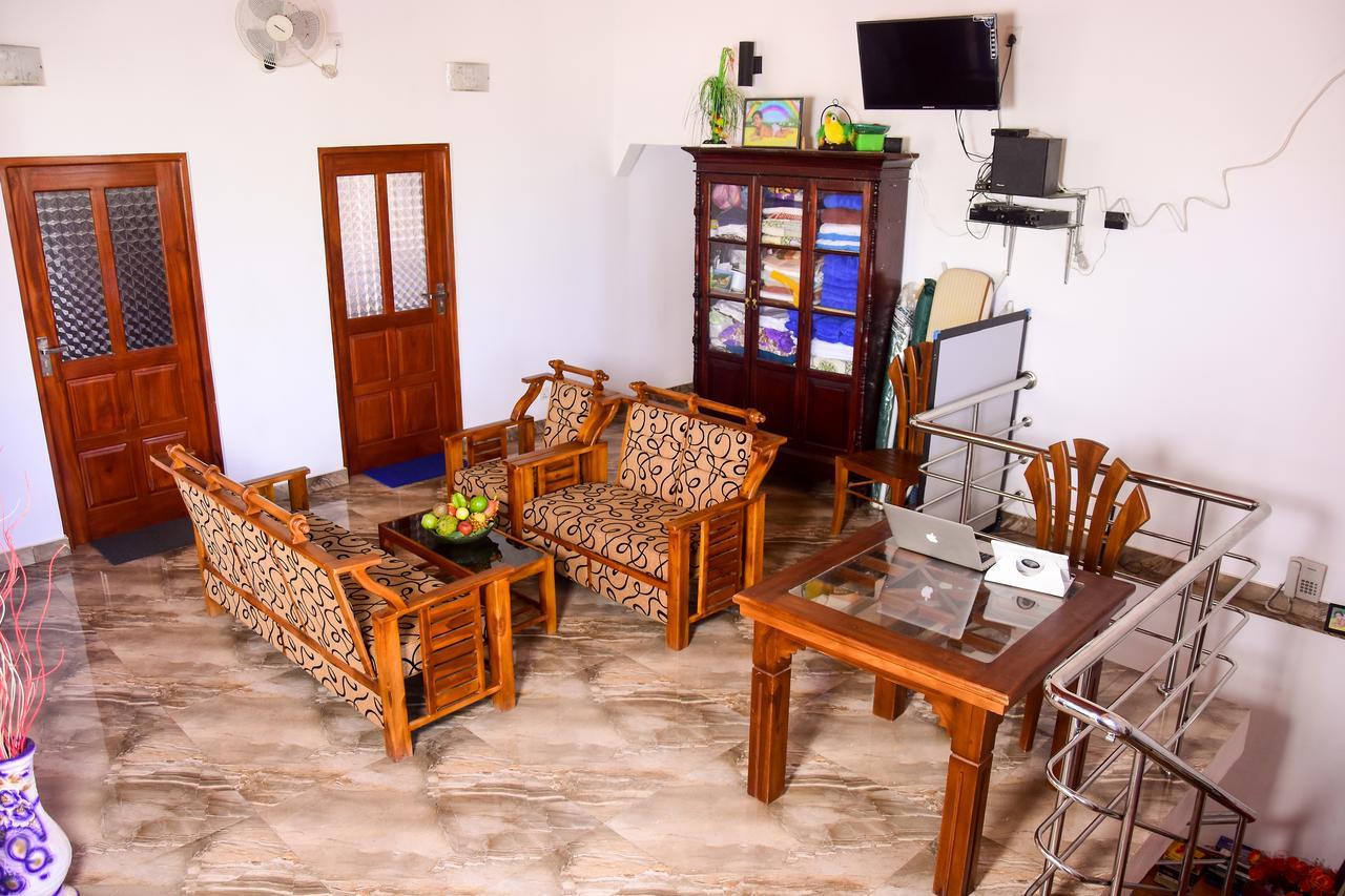 Channa Villa & Tours Bentota Buitenkant foto